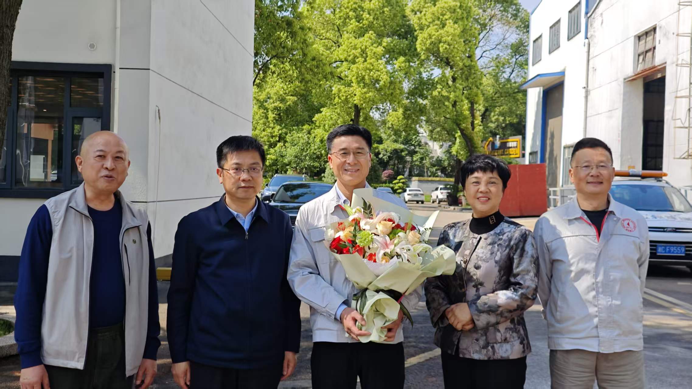 雨湖区区委书记陈小平一行走访乐动·官方版网站登录入口-乐动（中国）
公司